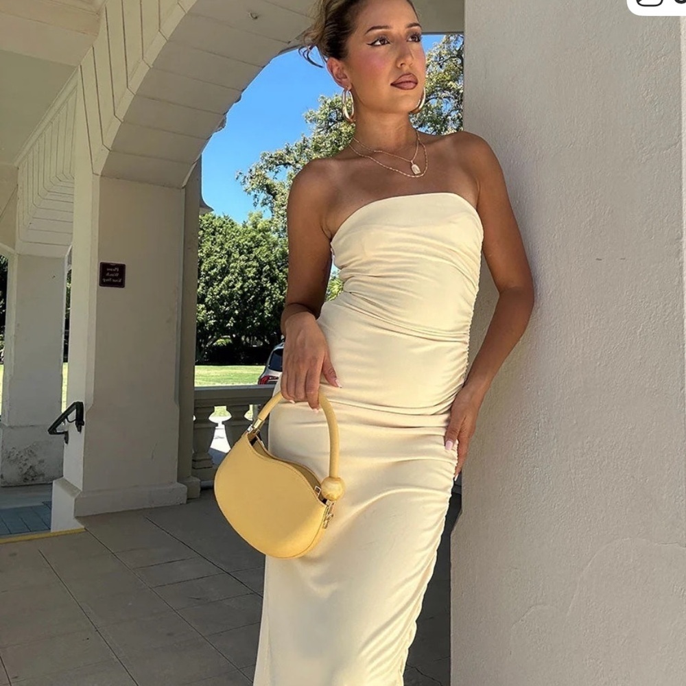 •EUC Melie Bianco Beige Vegan Leather Shoulder Bag Wave Pattern Gold Tone HW